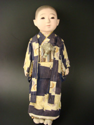 人形・彫刻作品を中心に骨董品・美術品を鑑定・買取致します。